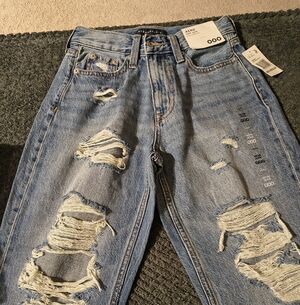 Aeropostale: Distressed Mom Jeans , Size 000 . Nwts, Asking $26